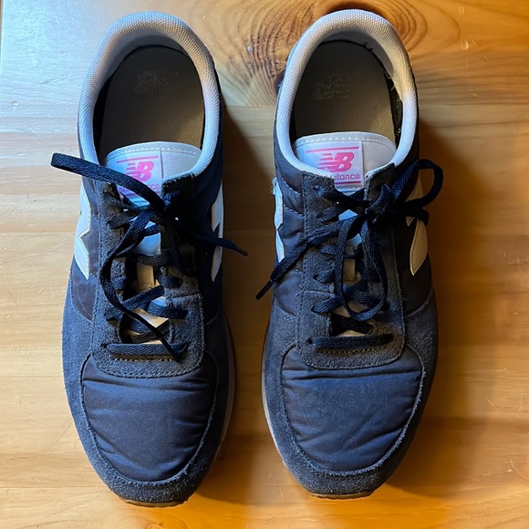 New Balance Shoes - New Balance 220 Classic V1